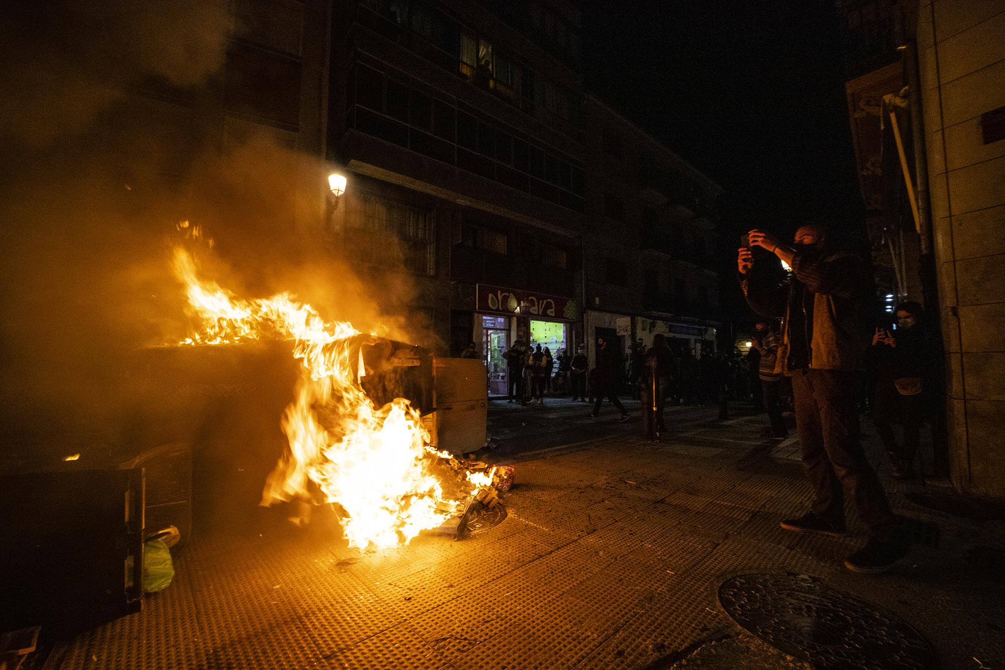 Barricadas en la manifestación de Granada por la encarcelamiento de Pablo Hasél - 5
